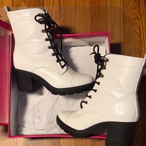 Shoe Dazzle White Lace-Up Block Heel Combat Boots with Black Laces